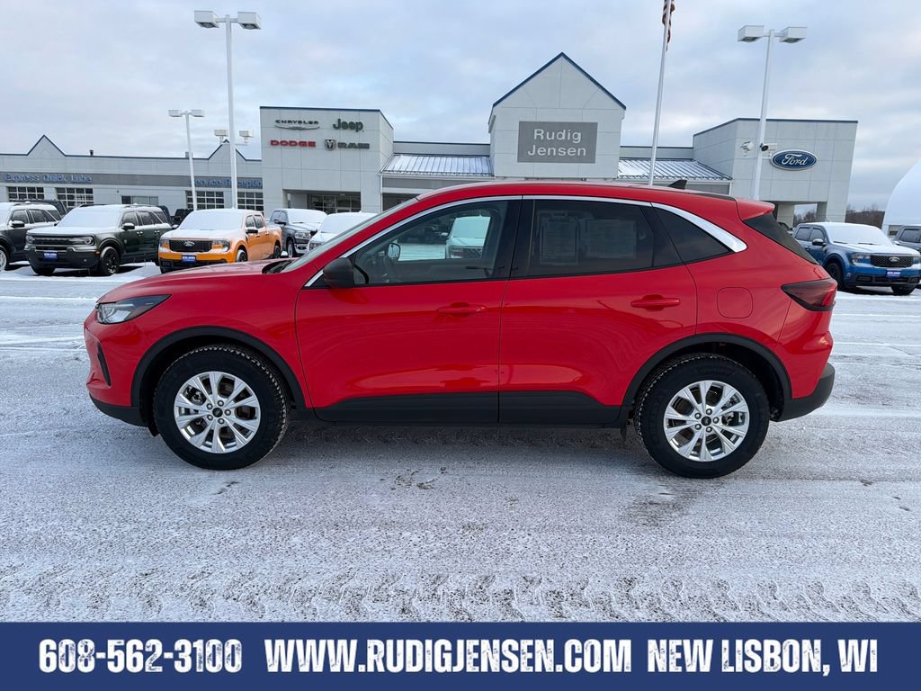 Used 2024 Ford Escape Active w/ Tech Pack #1 AWD/4WD image 2