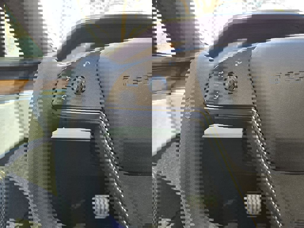 Used 2022 Tesla Model S image 20