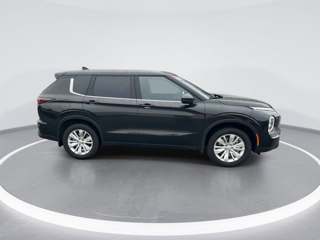 Used 2025 Mitsubishi Outlander ES FWD image 8