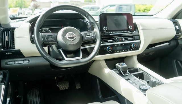 Used 2022 Nissan Pathfinder SV AWD/4WD image 14