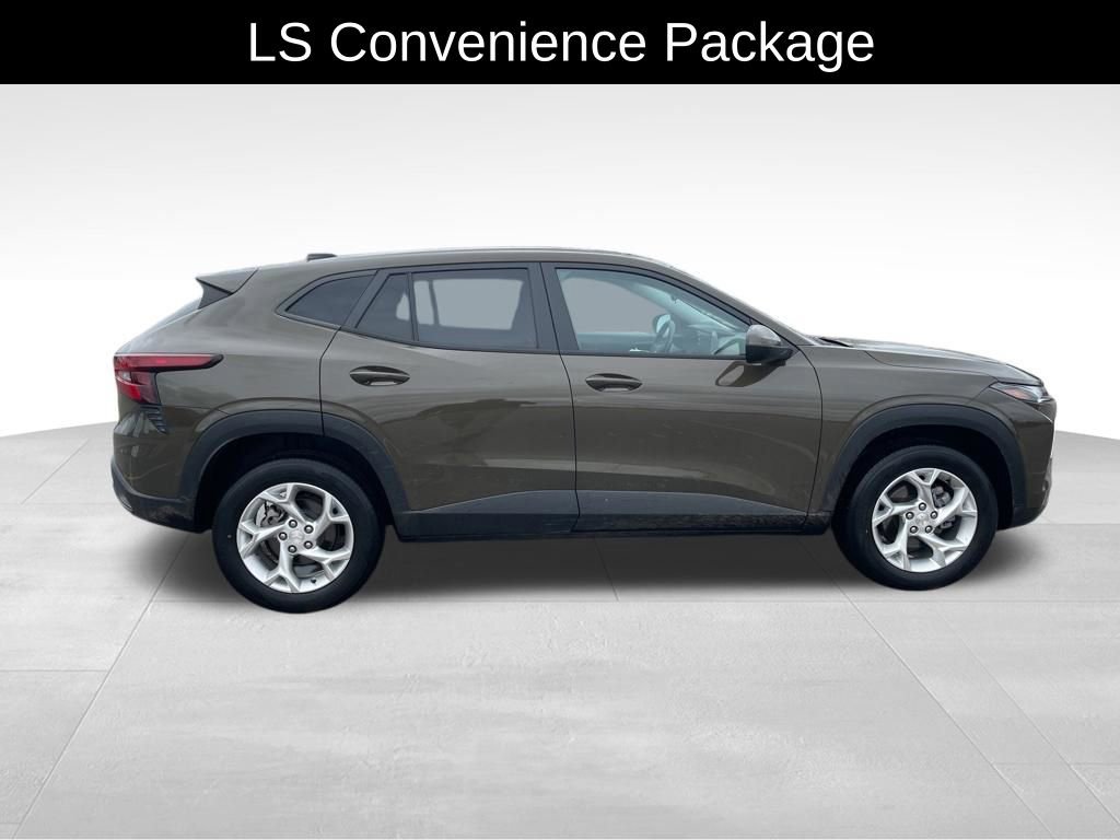 Used 2024 Chevrolet Trax LS w/ LS Convenience Package image 9
