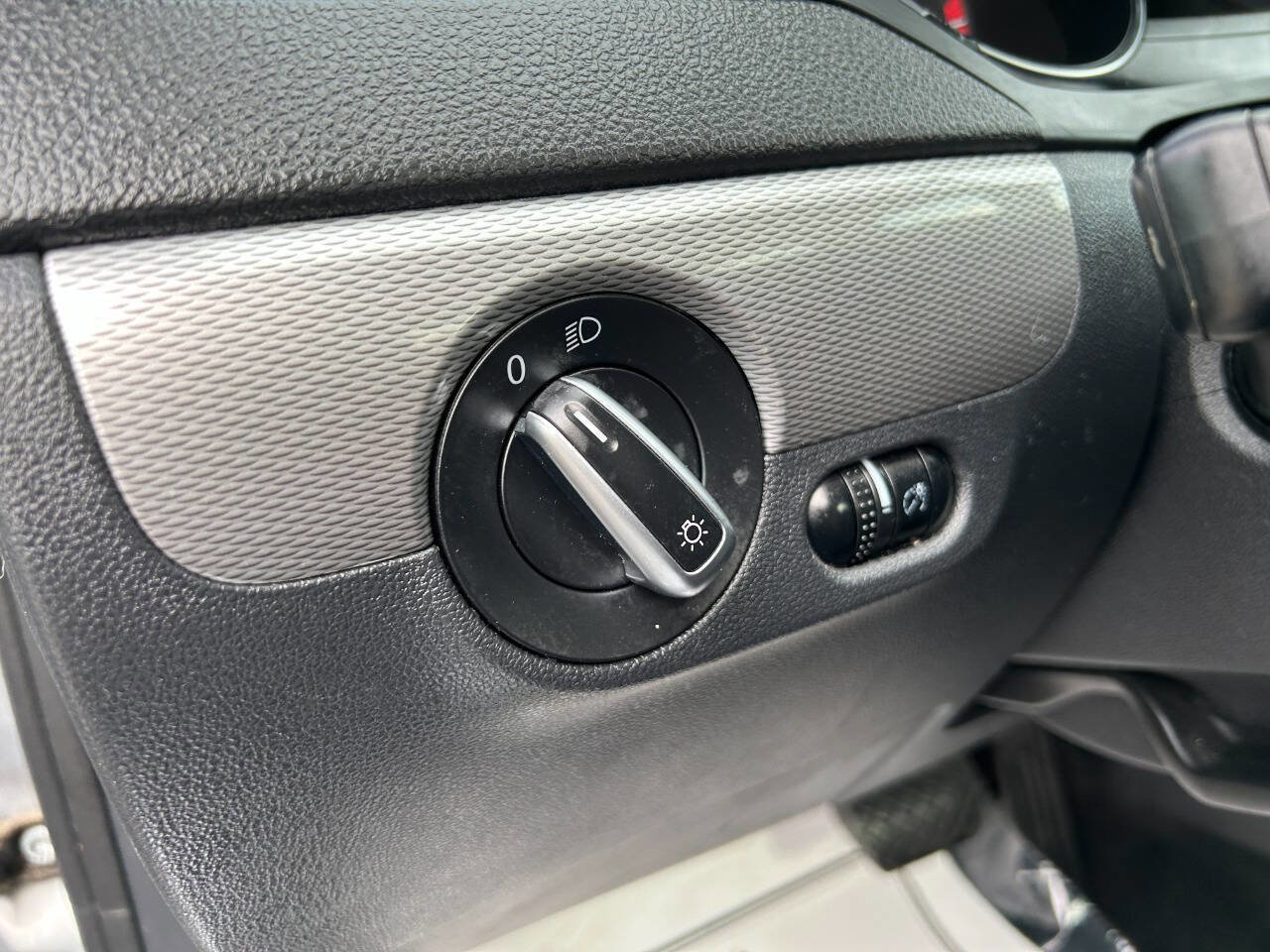 Used 2015 Volkswagen Jetta SE image 23