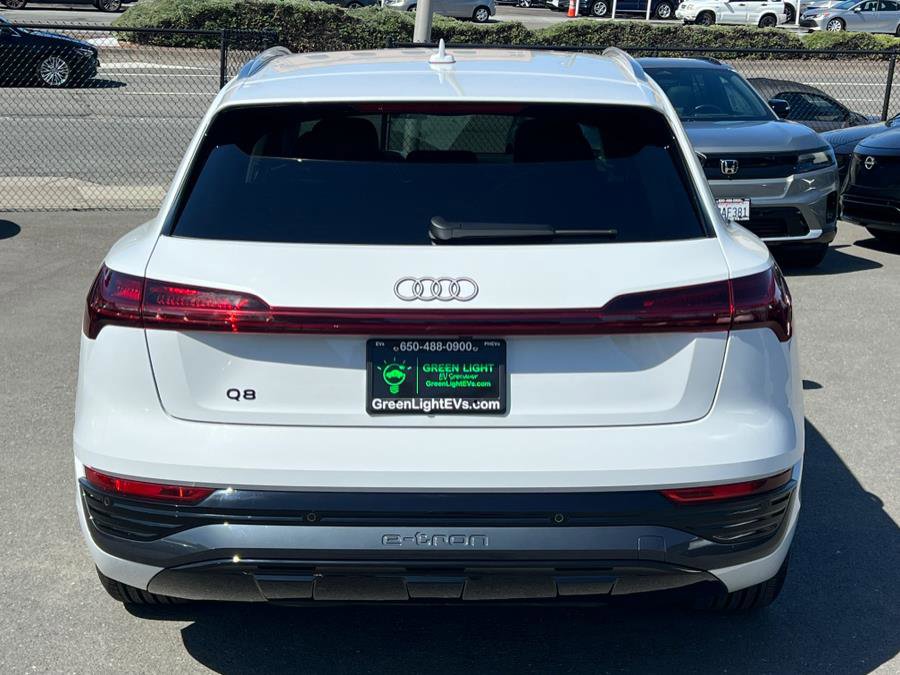 Used 2024 Audi Q8 e-tron Premium Plus w/ Premium Plus Package image 6
