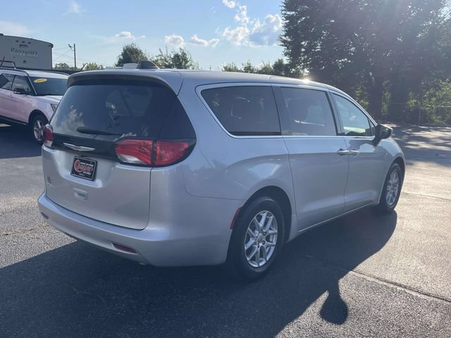 Used 2023 Chrysler Voyager LX FWD image 4