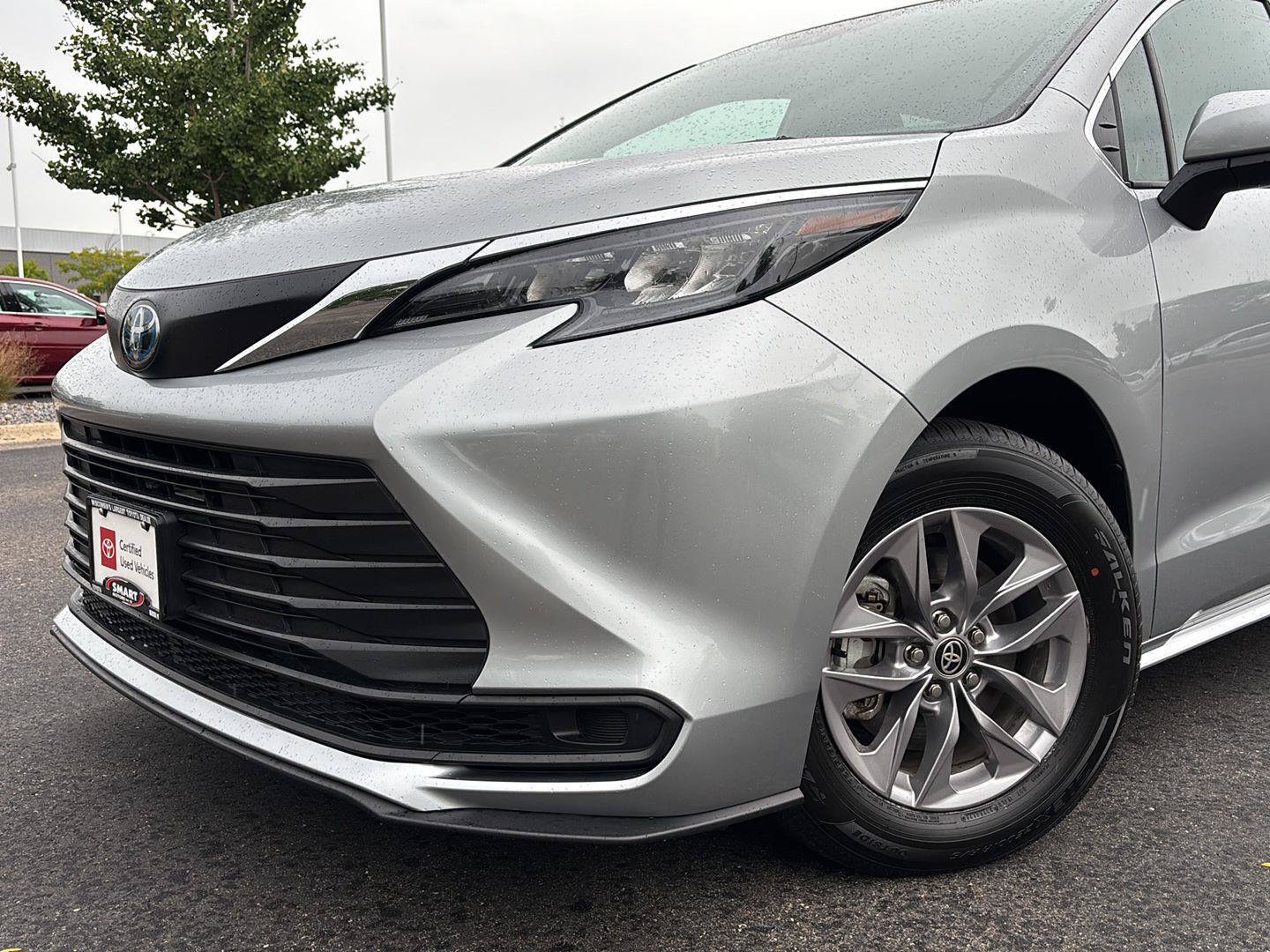 Used 2025 Toyota Sienna LE FWD image 5