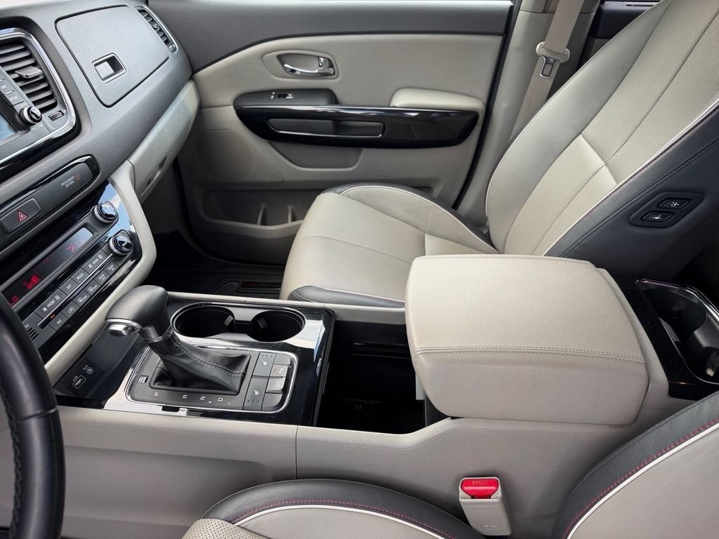 Used 2017 Kia Sedona EX FWD image 12