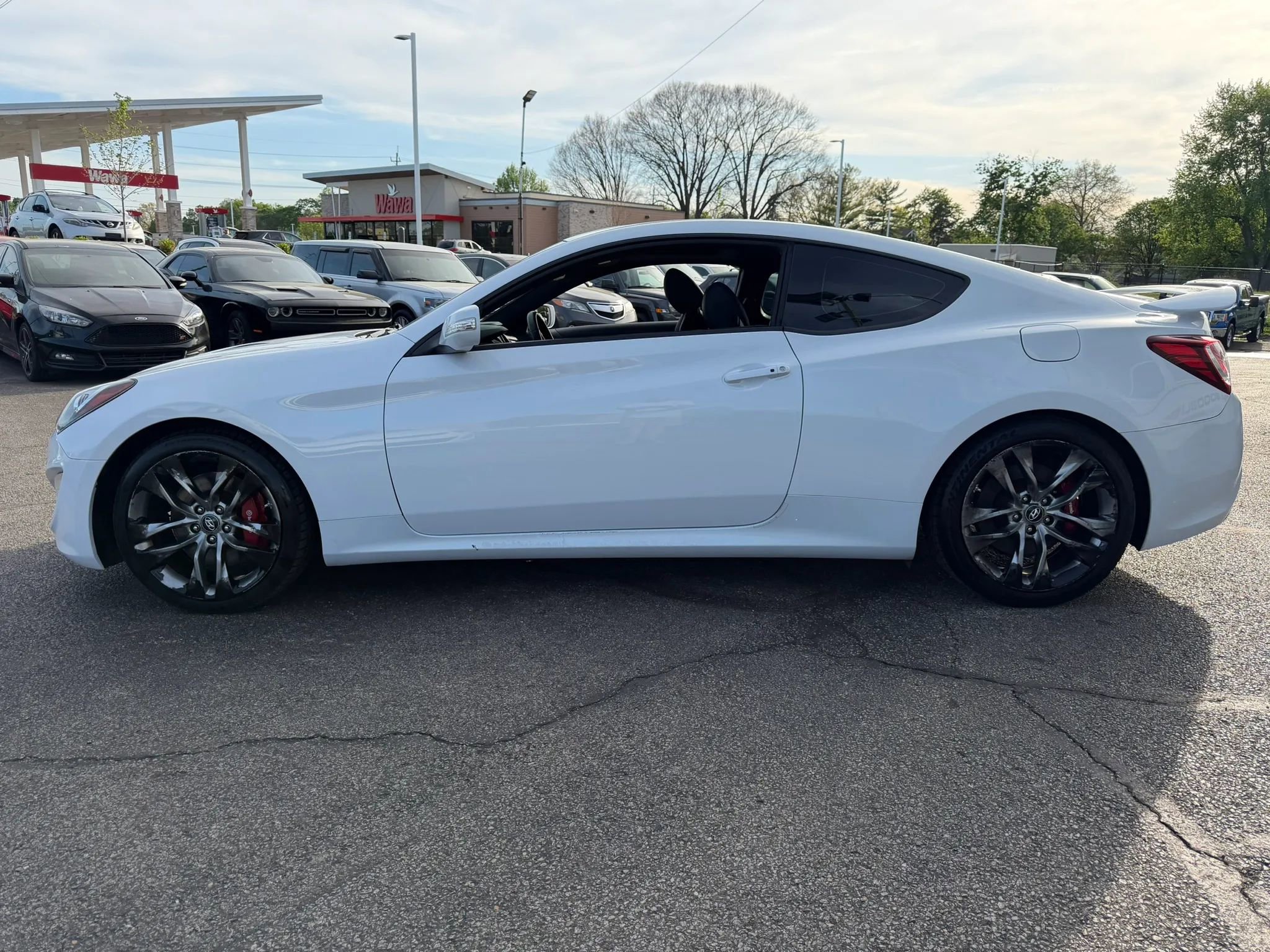Used 2015 Hyundai Genesis 3.8 RWD image 2