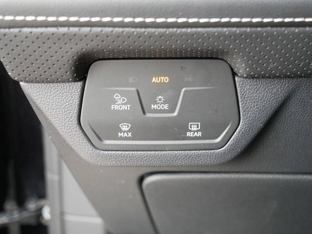 Certified 2025 Volkswagen Atlas Cross Sport SE FWD image 24