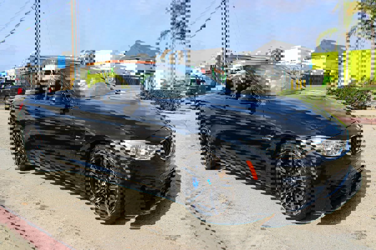Used 2015 BMW M4 Convertible image 12