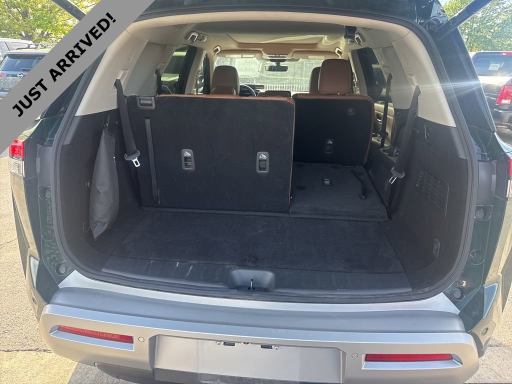 Certified 2023 Nissan Pathfinder Platinum w/ Black Appearance Package image 17