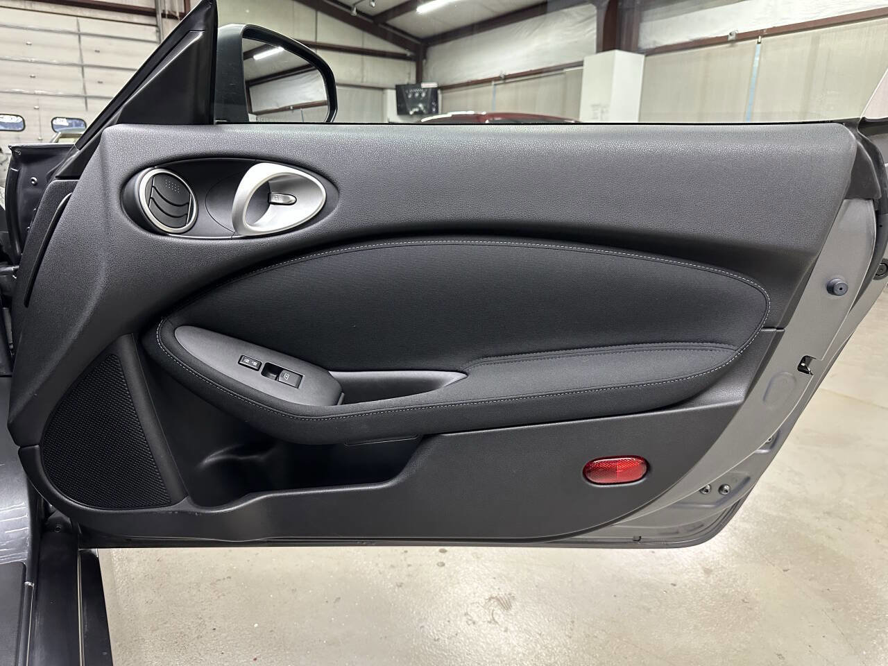 Used 2016 Nissan 370Z Coupe image 12