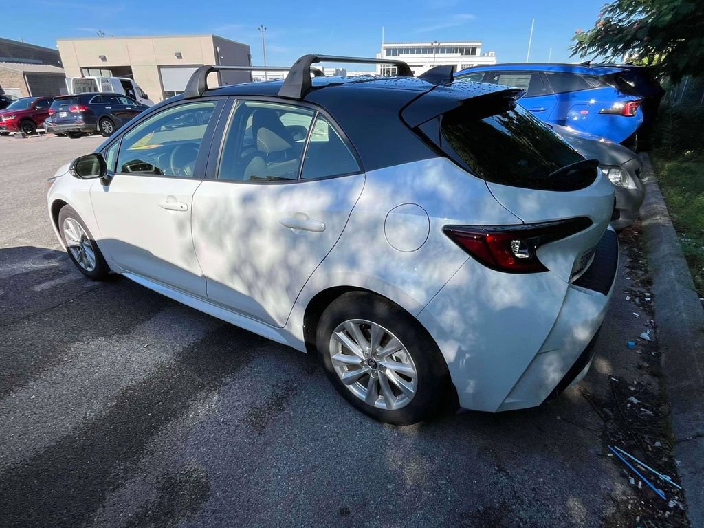 Used 2026 Toyota Corolla SE FWD image 3