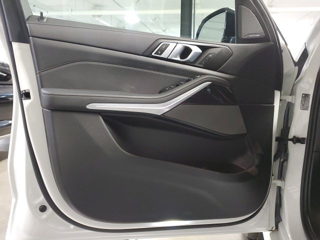Used 2025 BMW X5 xDrive40i w/ M Sport Package AWD/4WD image 21