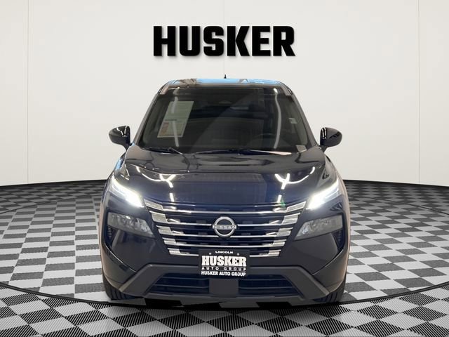 Used 2025 Nissan Rogue SV AWD/4WD image 3