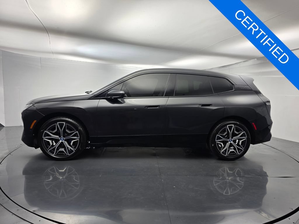 Used 2024 BMW iX xDrive50 w/ Sport Package AWD/4WD image 7