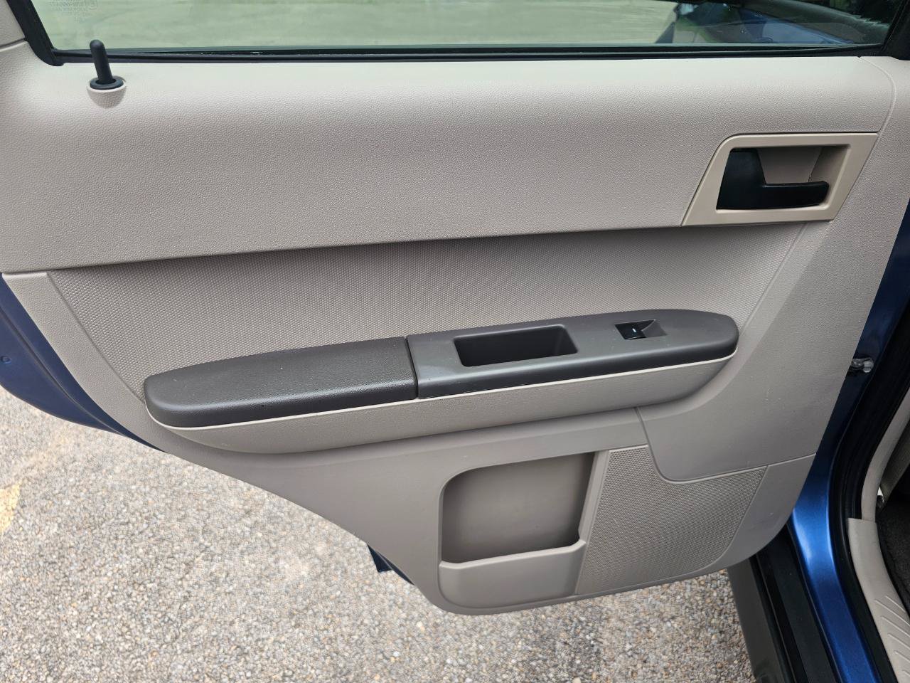 Used 2010 Ford Escape XLS FWD image 21