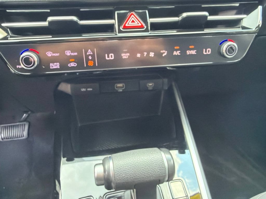 Certified 2024 Kia Niro LX FWD image 21
