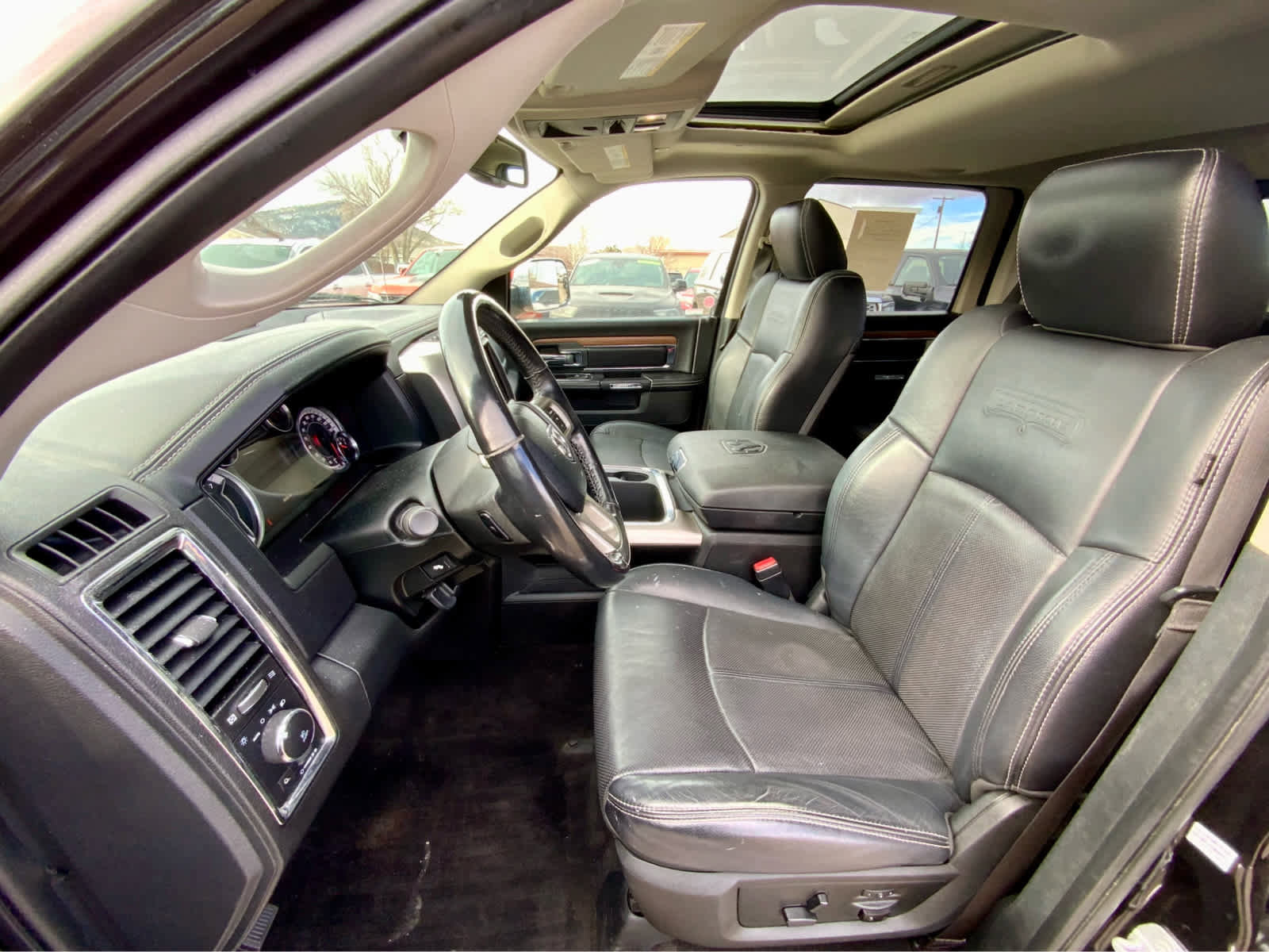 Used 2018 RAM 1500 Laramie image 22