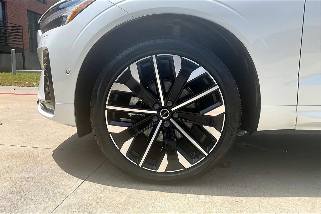 Certified 2026 Volvo XC60 B5 Ultra AWD/4WD image 11