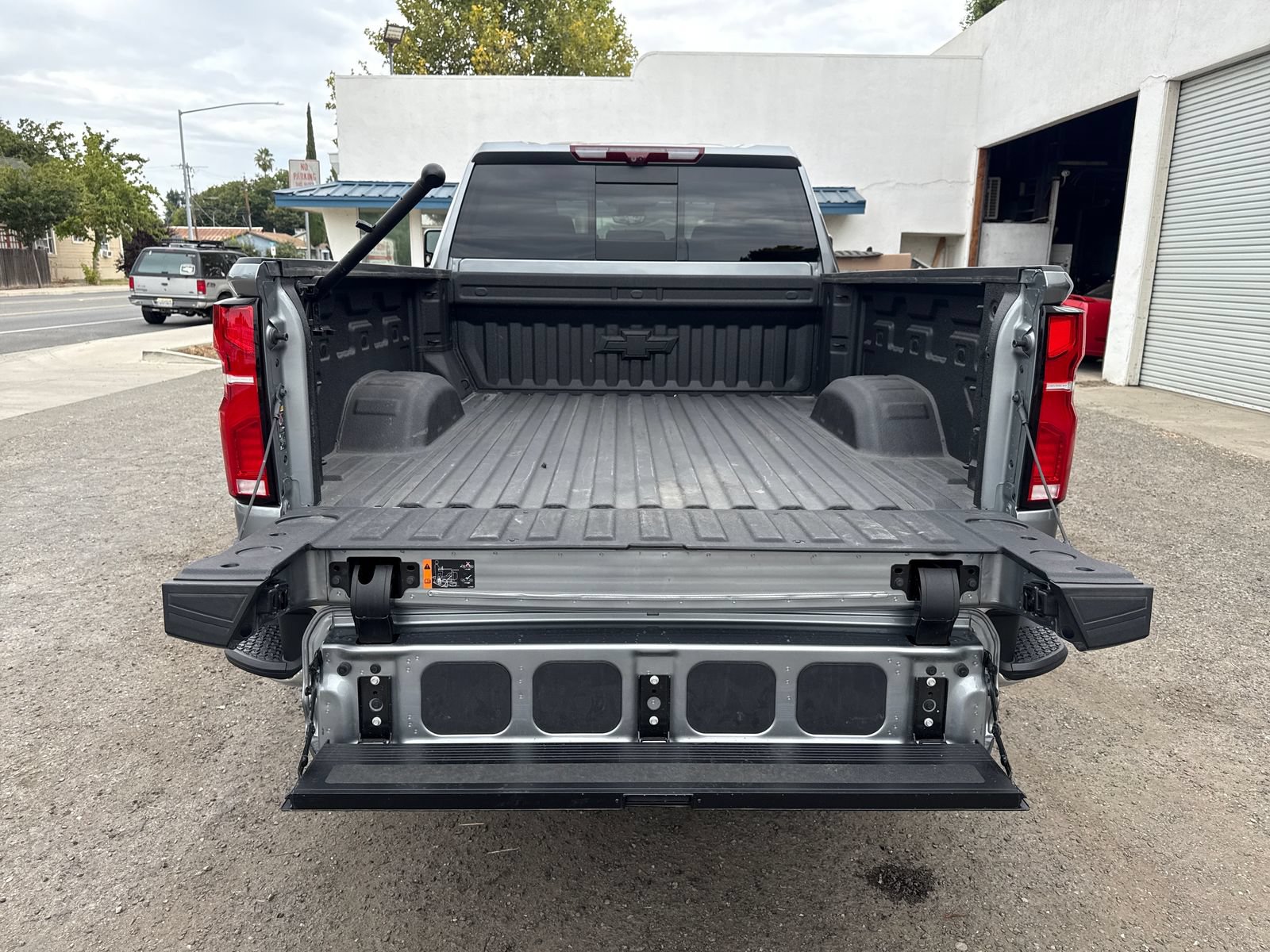 Used 2025 Chevrolet Silverado 2500 LTZ w/ LTZ Premium Package AWD/4WD image 23