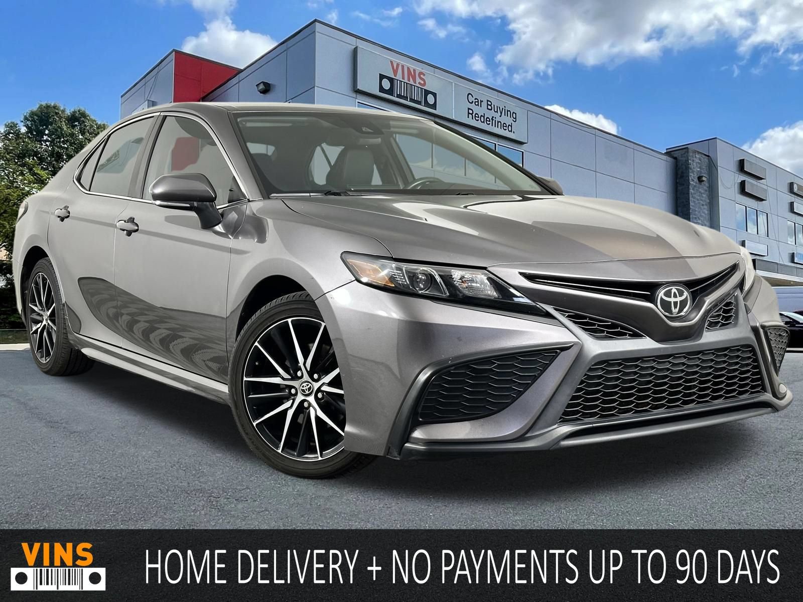 Used 2023 Toyota Camry SE FWD image 1