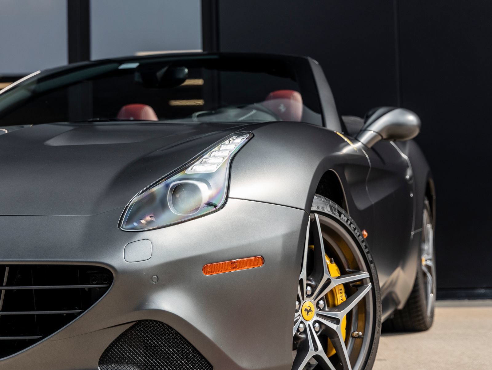 Used 2016 Ferrari California T RWD image 19