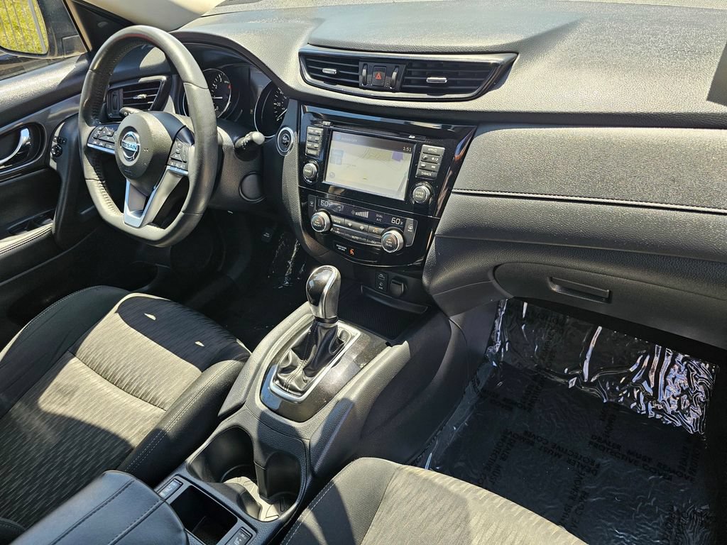 Used 2017 Nissan Rogue SV w/ SV Premium Package FWD image 11