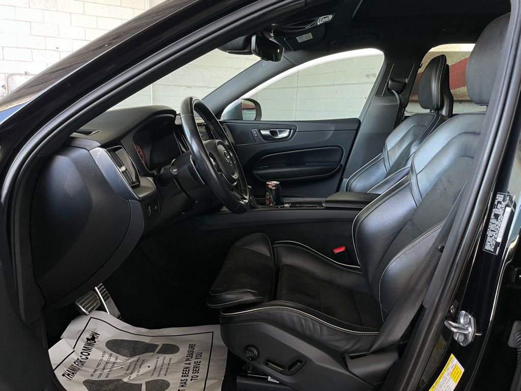 Used 2018 Volvo XC60 T6 R-Design w/ Convenience Package image 12