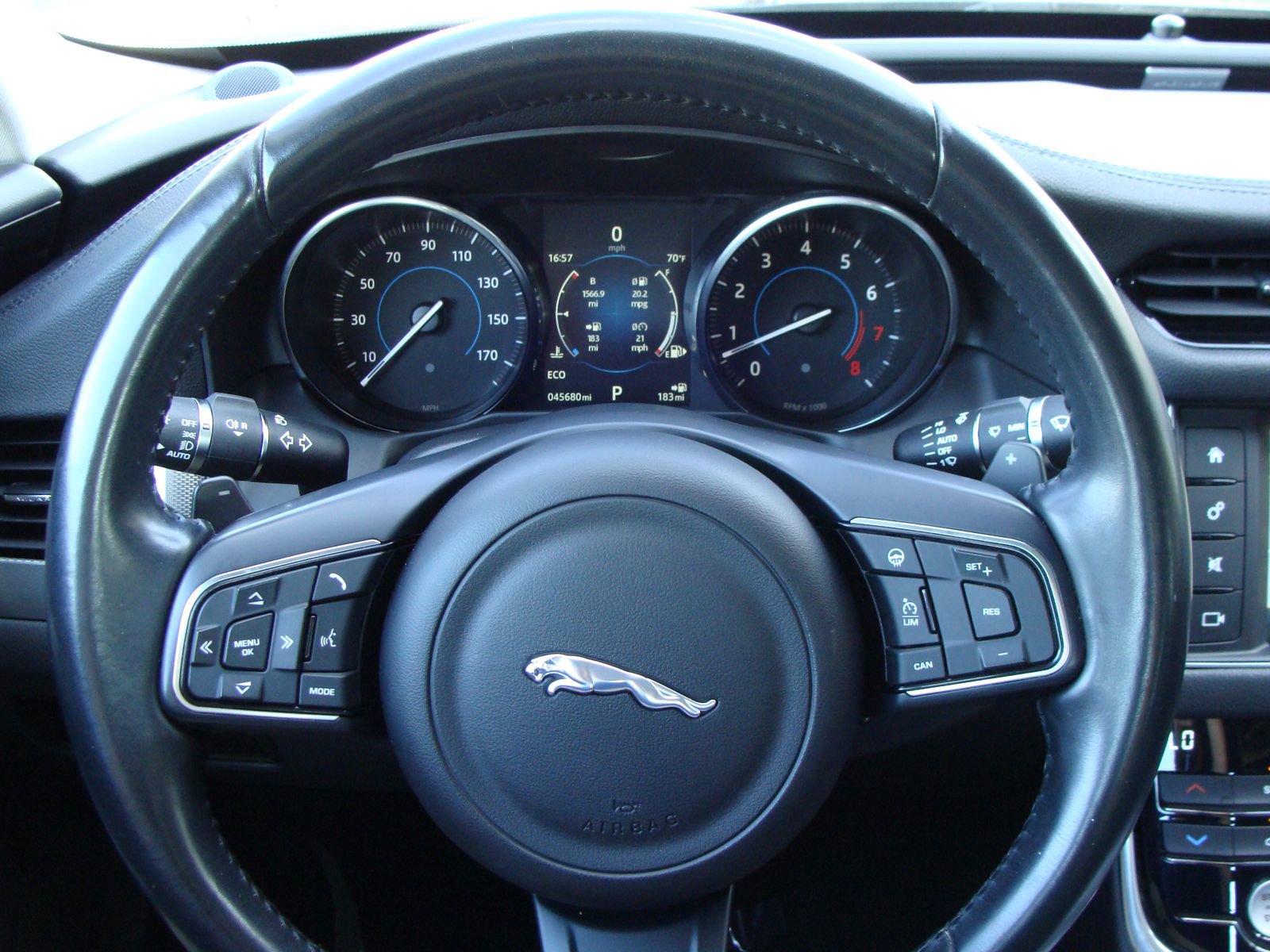 Used 2017 Jaguar XF Premium image 15