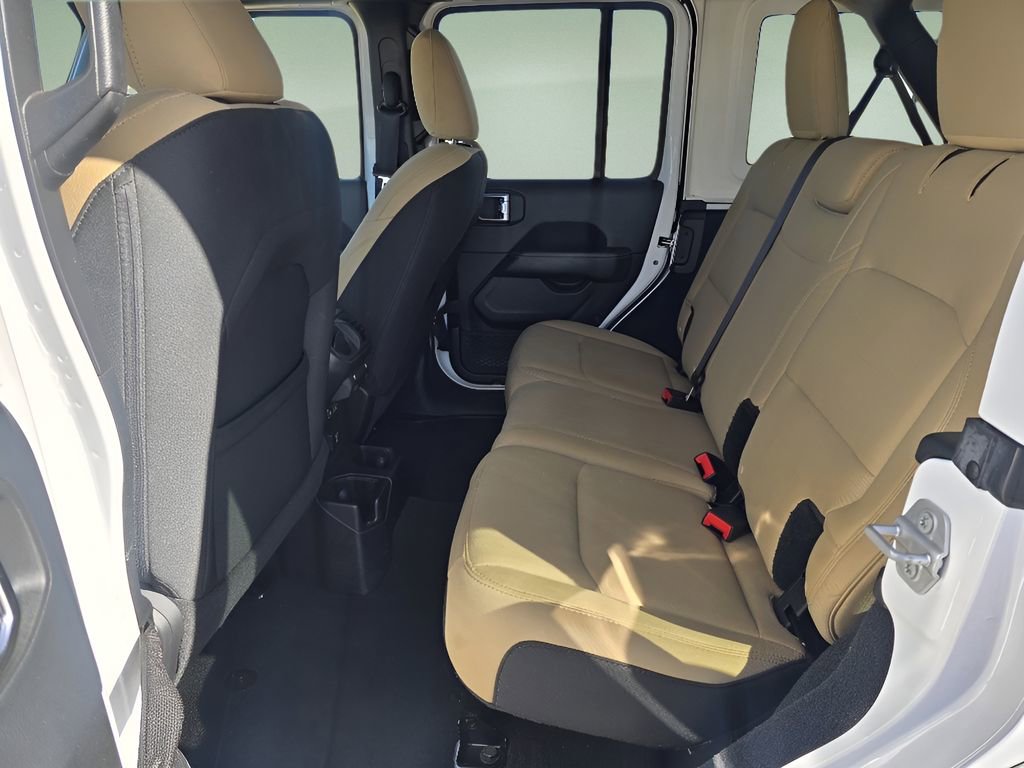 Used 2018 Jeep Wrangler Unlimited Sahara w/ Cold Weather Group image 14