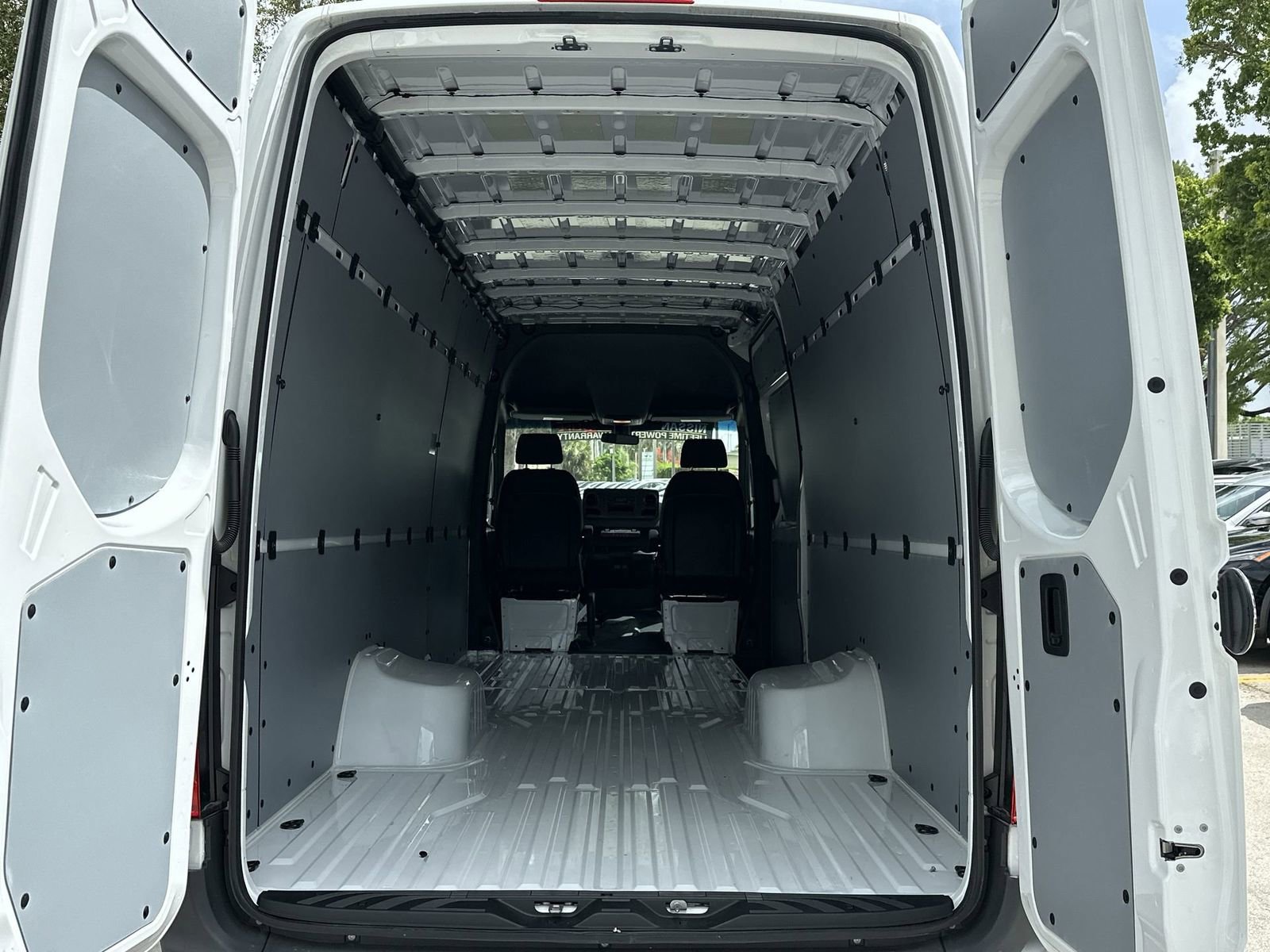 Used 2023 Mercedes-Benz Sprinter 3500 image 29