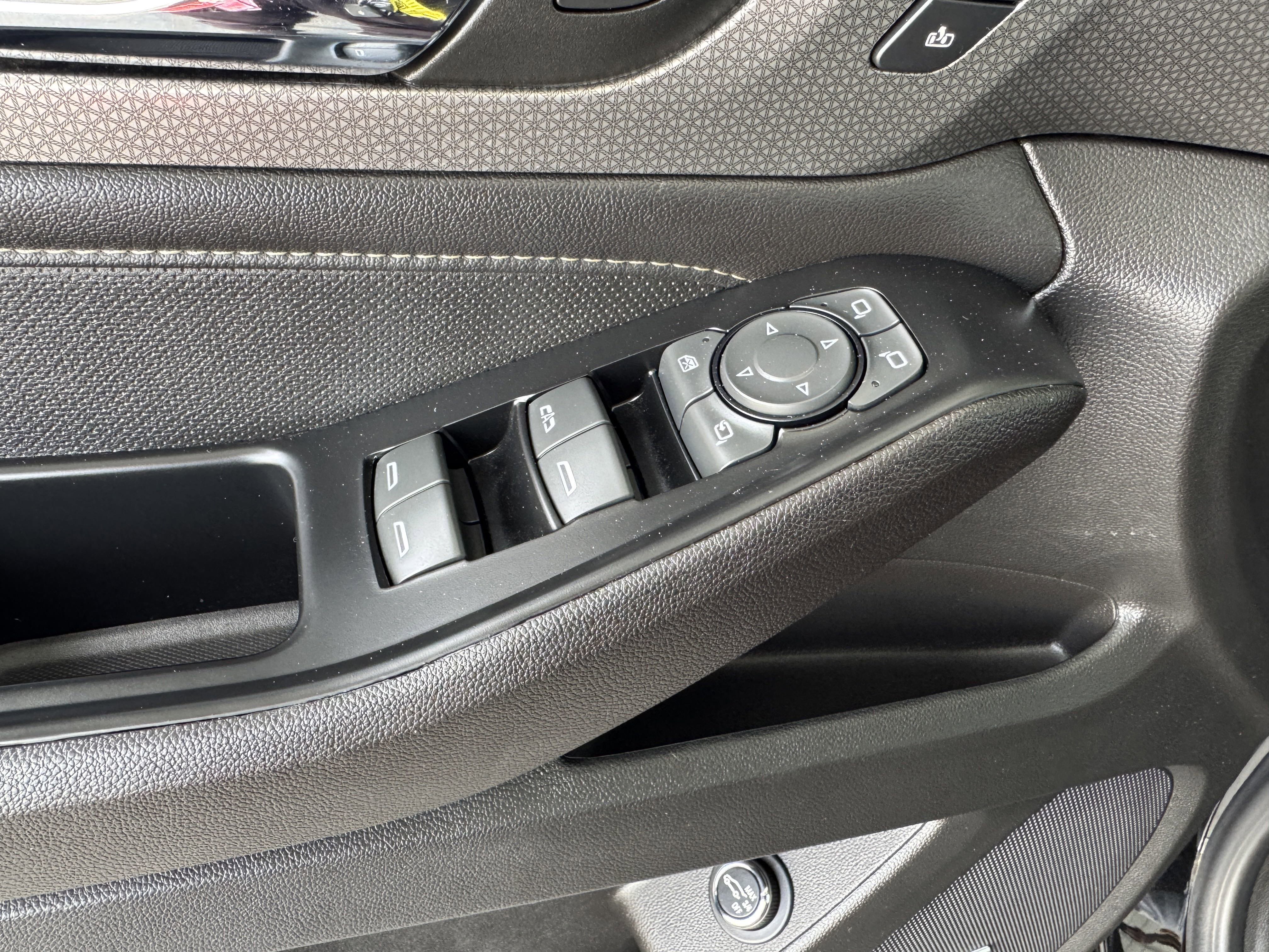 Used 2023 Chevrolet Traverse Premier image 10