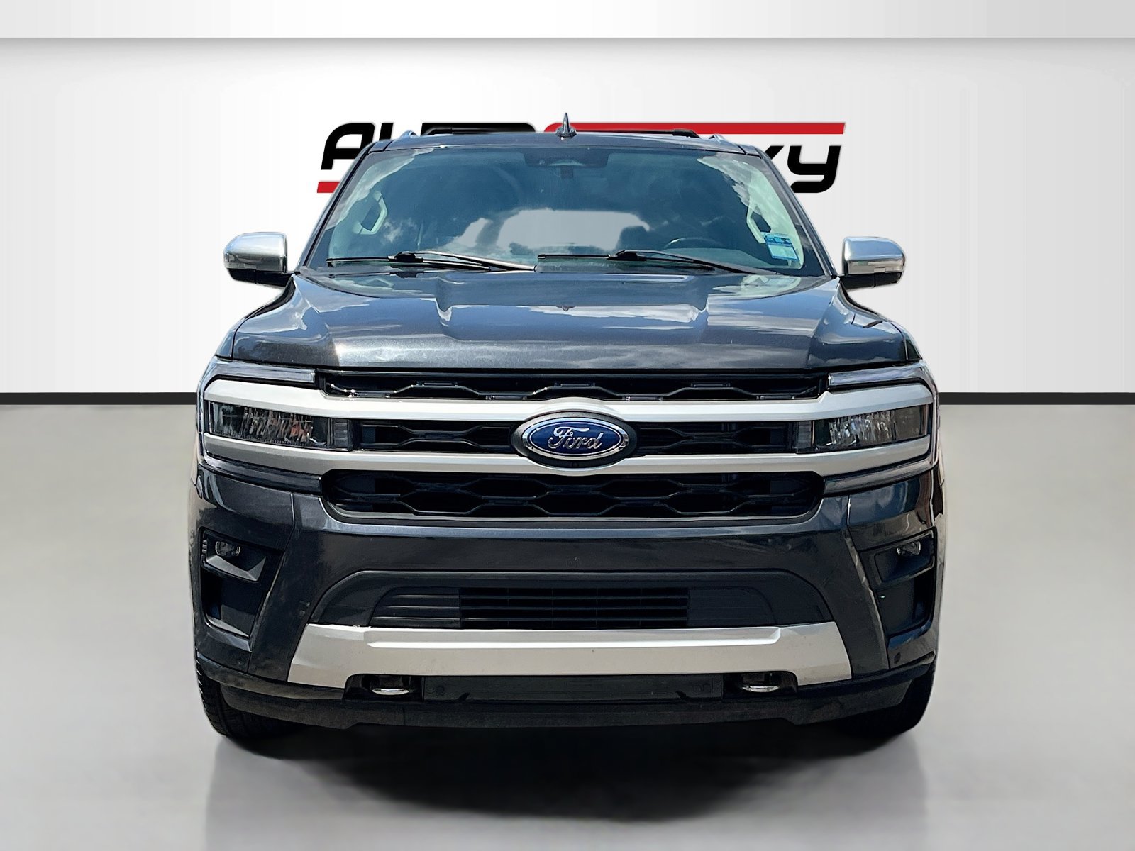 Used 2022 Ford Expedition Platinum AWD/4WD image 2