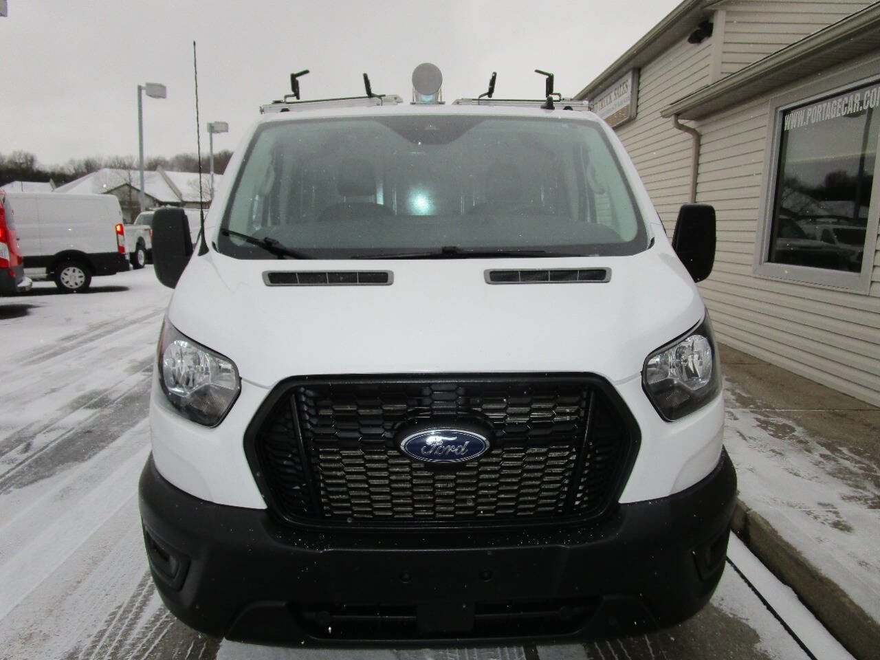 Used 2022 Ford Transit 250 Low Roof AWD image 4