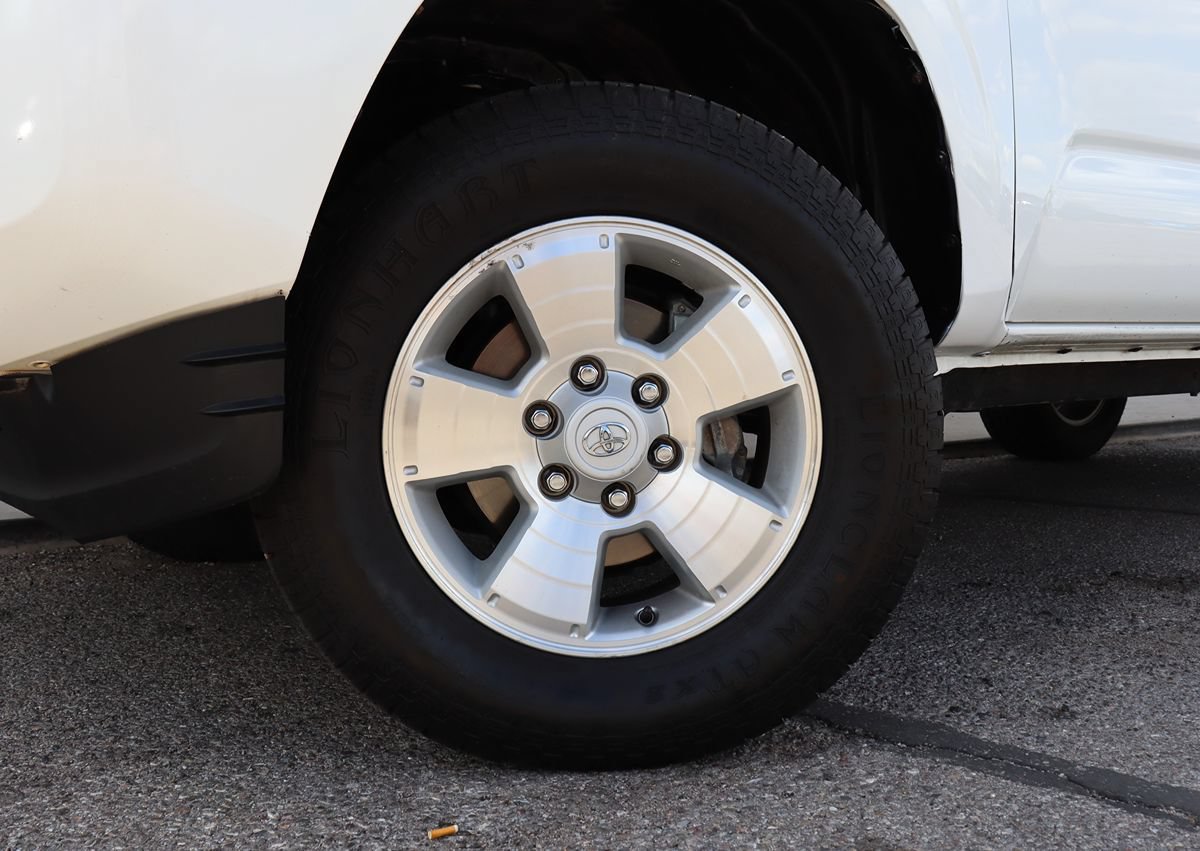 Used 2018 Toyota Tacoma SR w/ SR Convenience Package AWD/4WD image 5