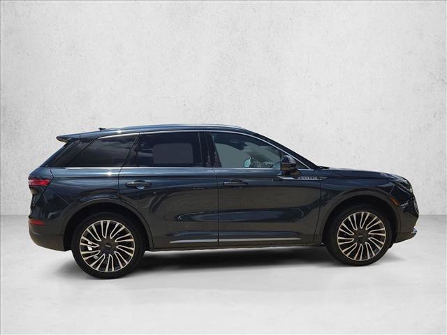 Used 2021 Lincoln Corsair Reserve w/ Elements Package FWD image 4