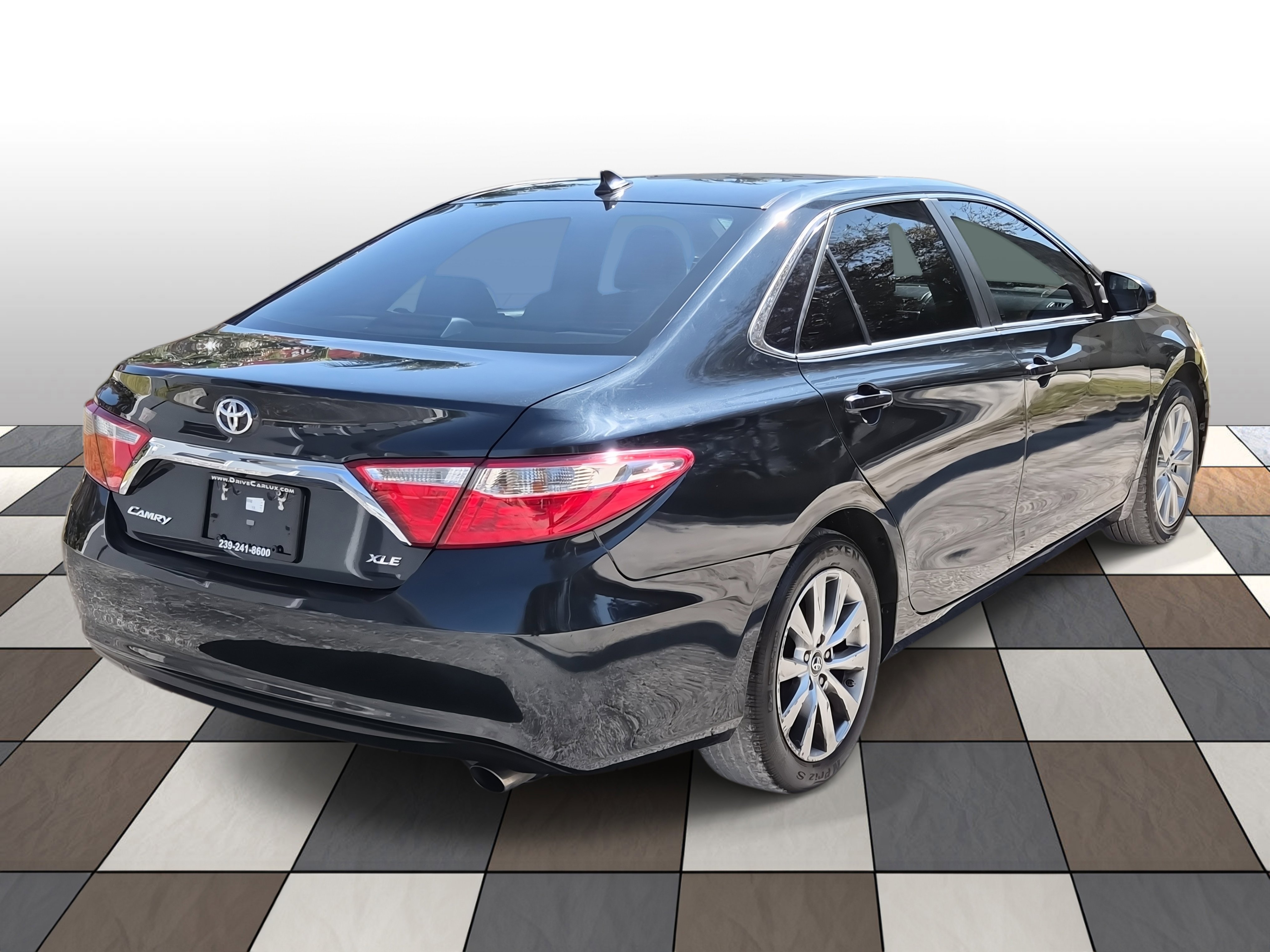 Used 2016 Toyota Camry XLE w/ Moonroof Package image 4