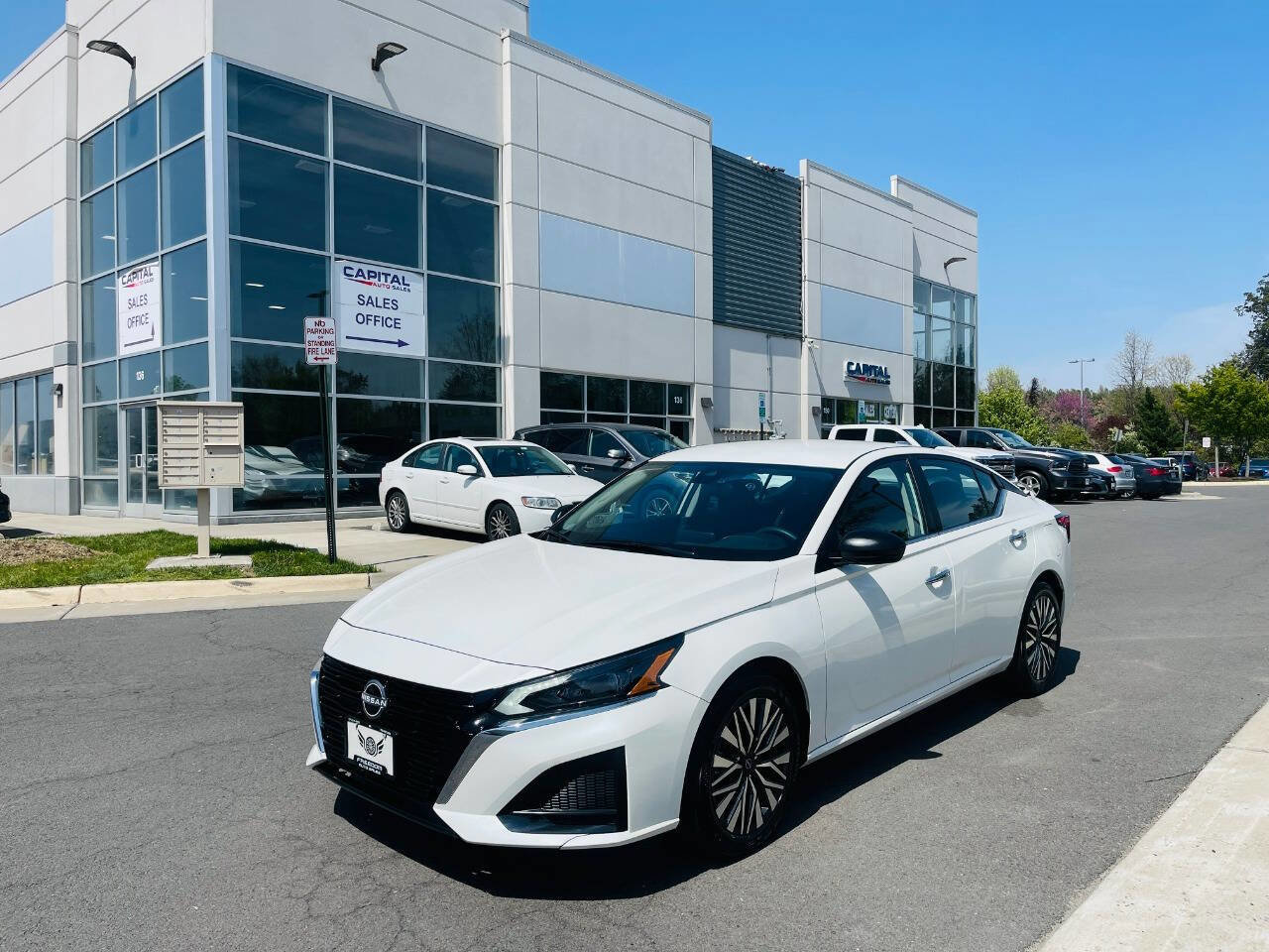 Used 2025 Nissan Altima 2.5 SV image 2