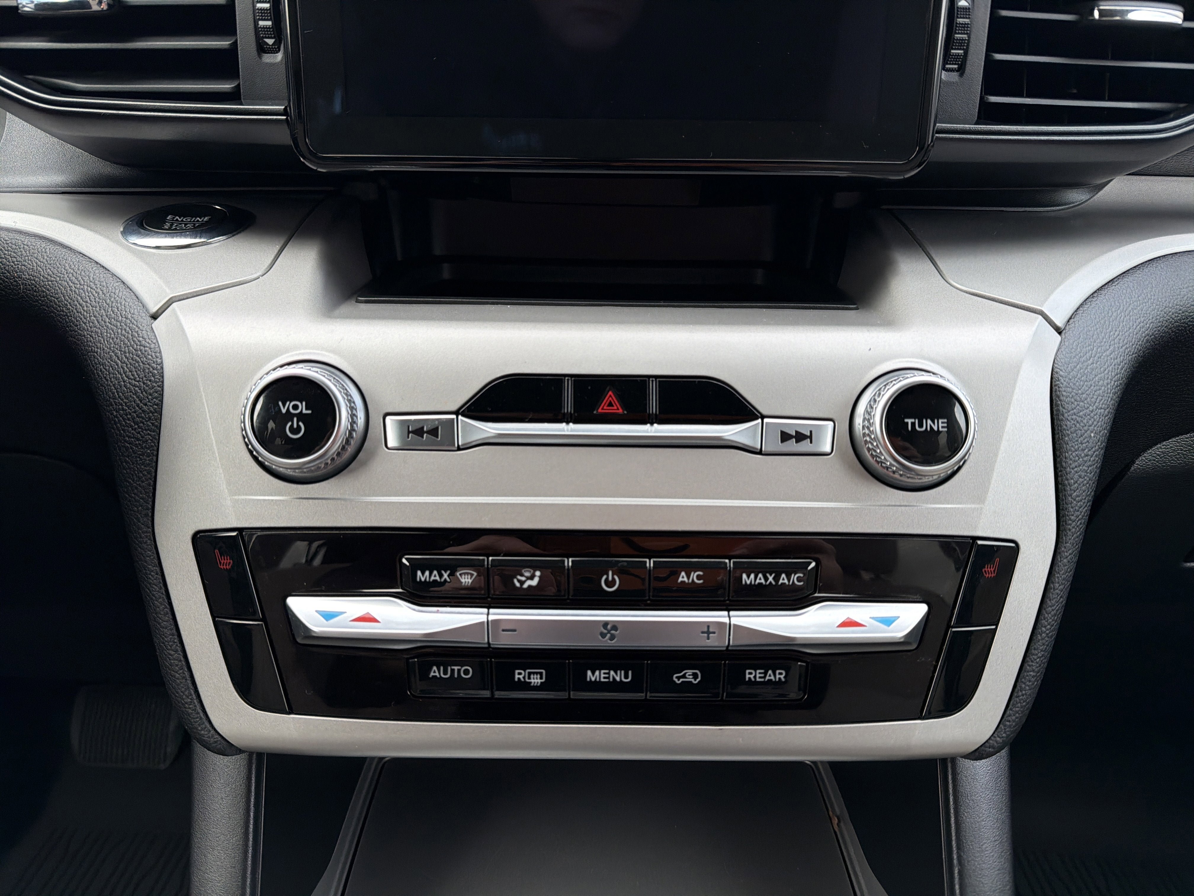 Used 2022 Ford Explorer XLT image 22