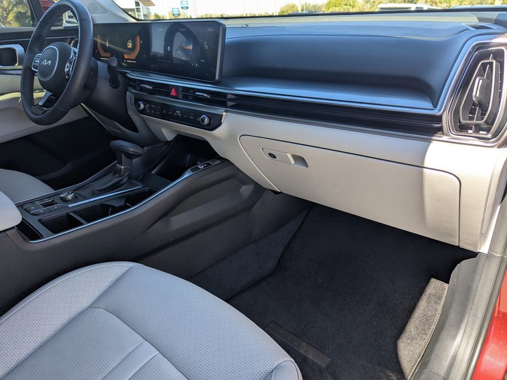 Certified 2025 Kia Sorento S image 9