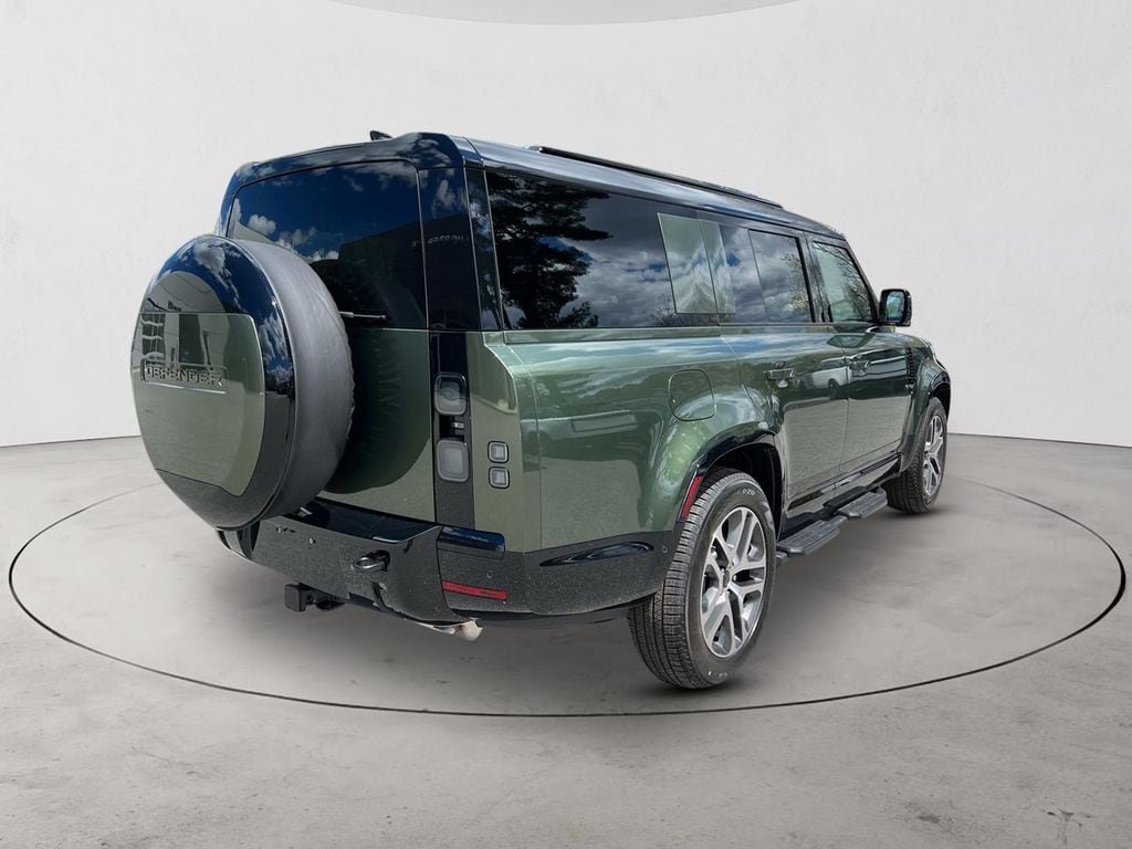 New 2026 Land Rover Defender 130 X-Dynamic SE AWD/4WD image 5