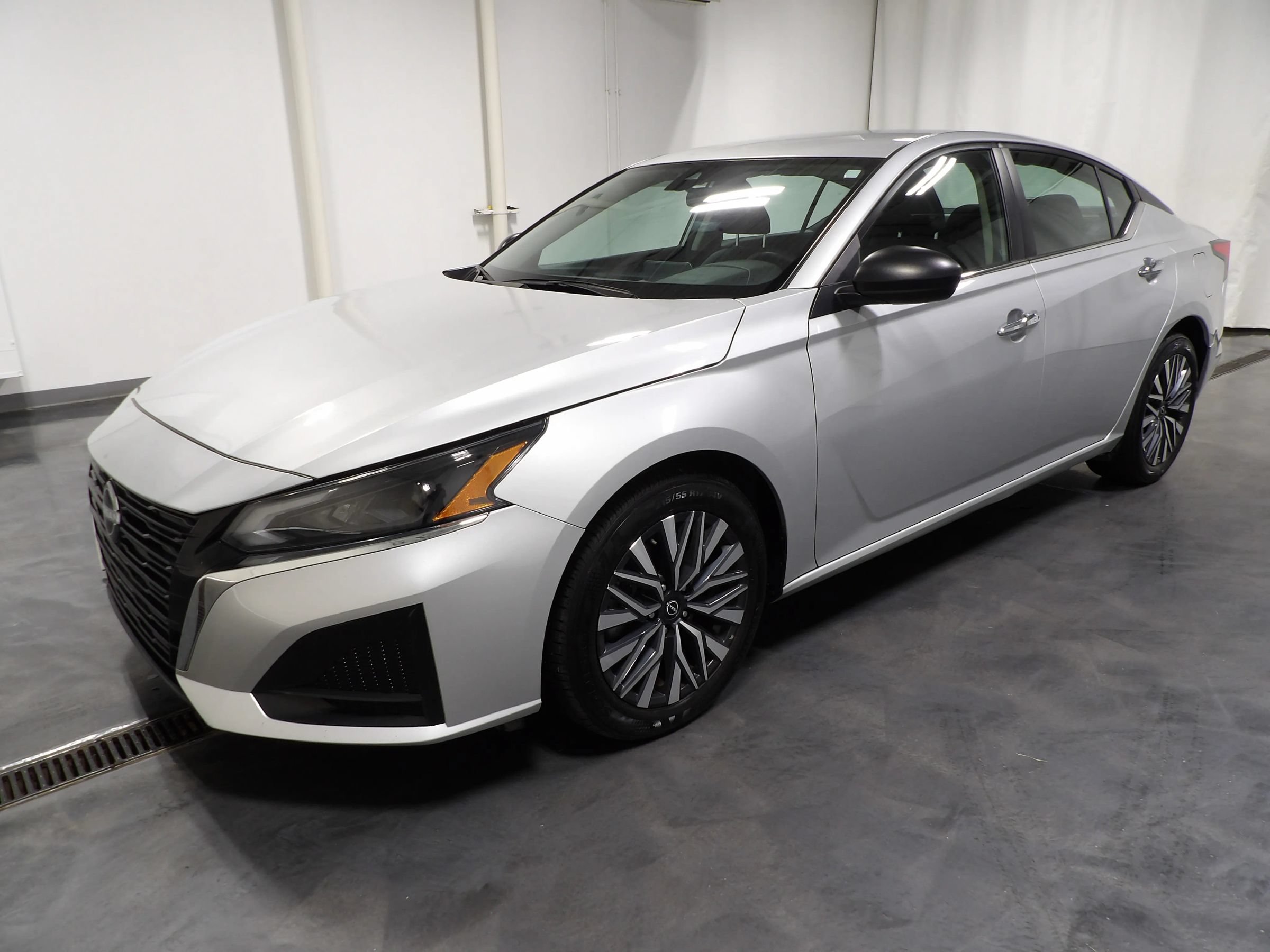 Used 2024 Nissan Altima 2.5 SV FWD image 5