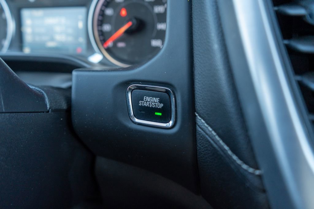 Used 2023 GMC Acadia SLE w/ Driver Convenience Package image 32