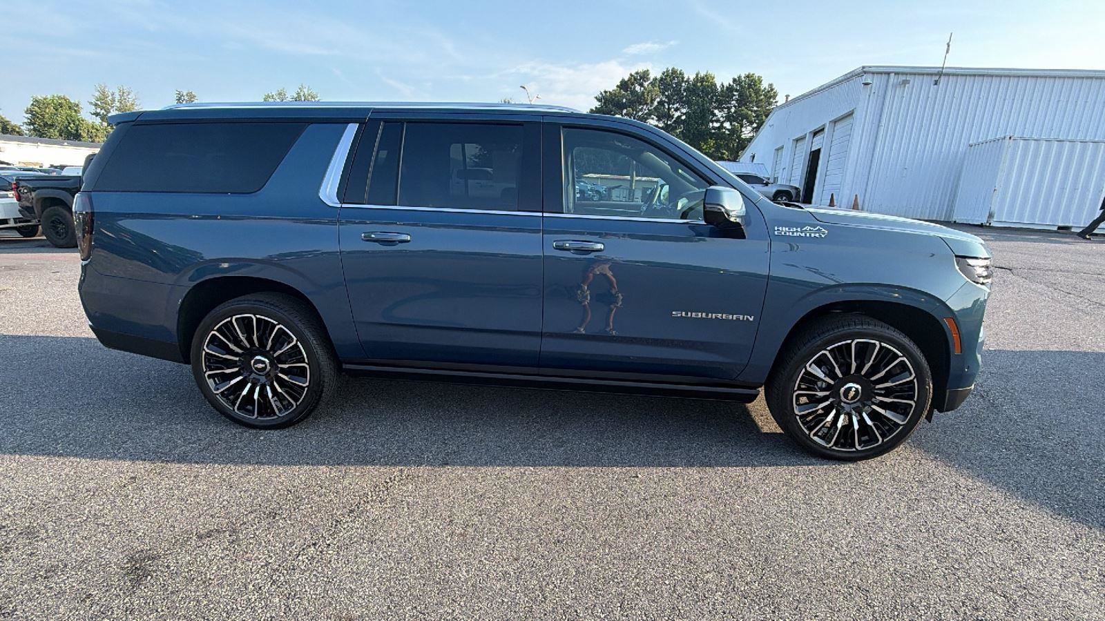 New 2026 Chevrolet Suburban High Country AWD/4WD image 8