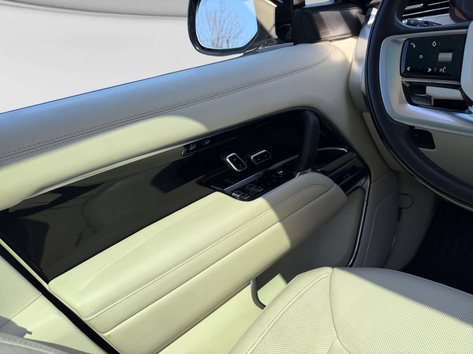 Certified 2023 Land Rover Range Rover Autobiography image 12