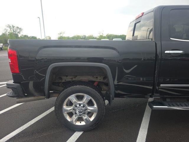 Used 2017 GMC Sierra 2500 Denali w/ Duramax Plus Package AWD/4WD image 8