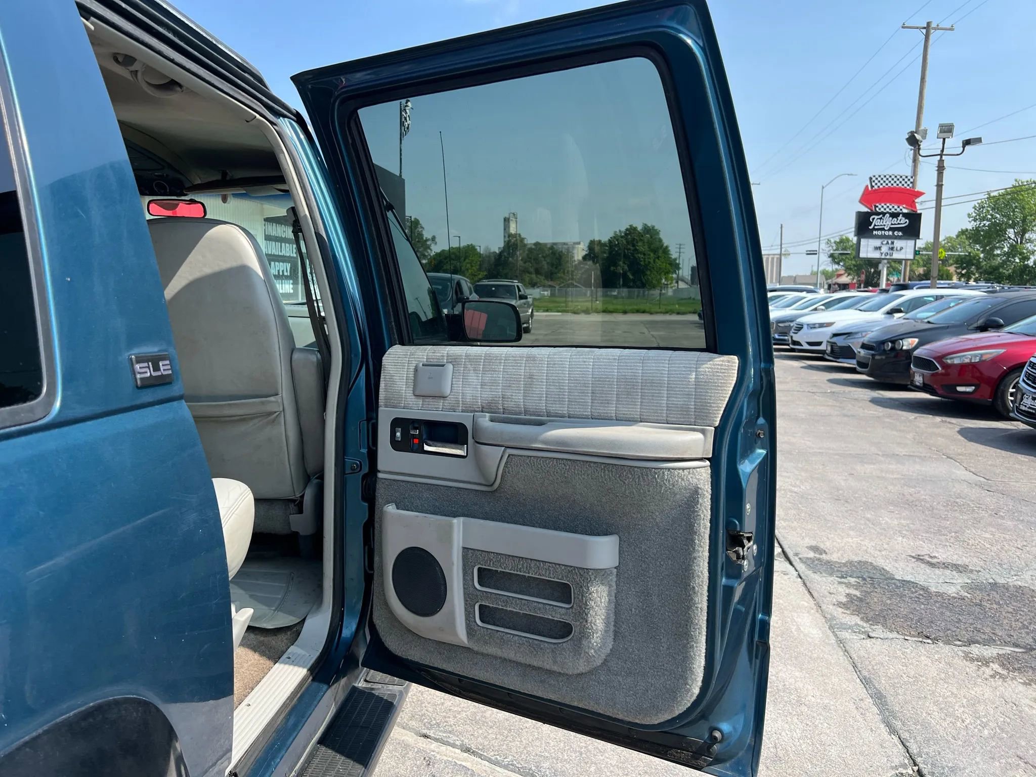 Used 1994 GMC Suburban 2500 image 17