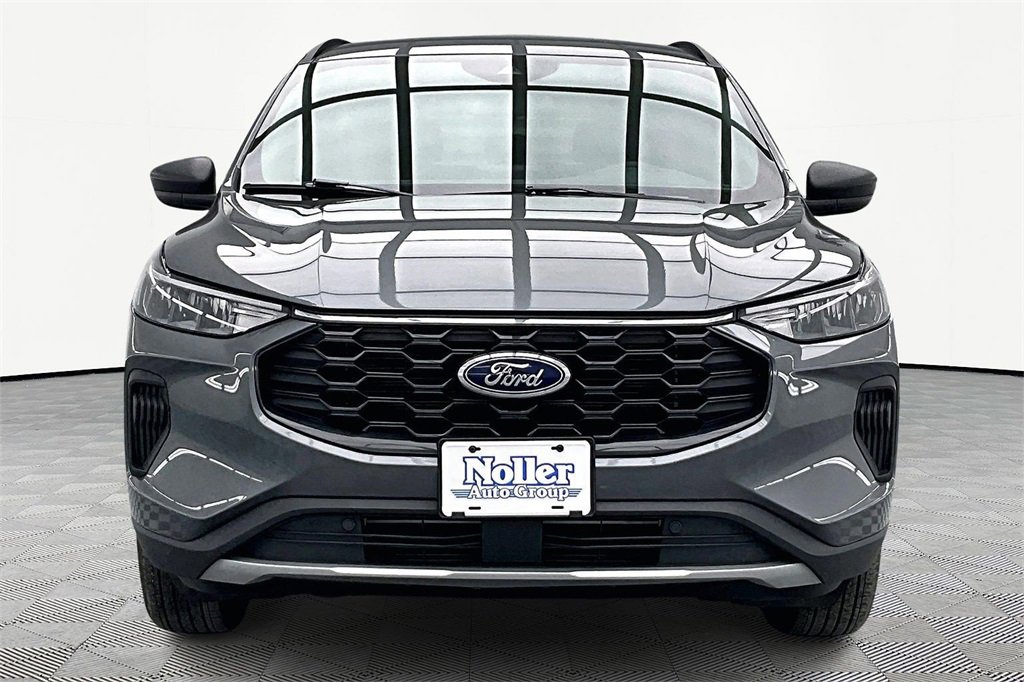 Used 2025 Ford Escape ST-Line image 3