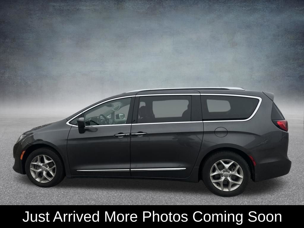 Used 2019 Chrysler Pacifica Touring-L w/ Advanced Safetytec Group image 3