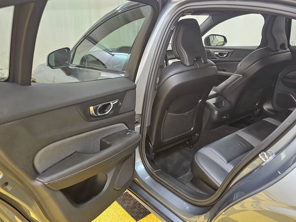Used 2019 Volvo S60 T5 R-Design image 15